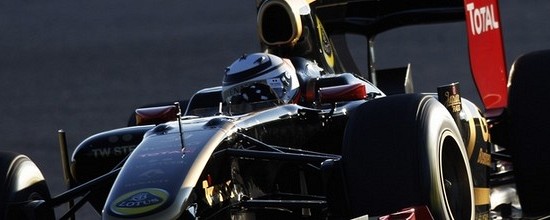 Kimi-Raikkonen-s-attend-a-se-battre-en-milieu-de-grille