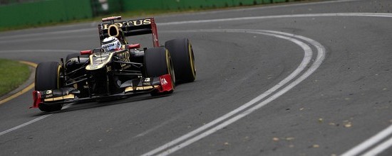 Kimi-Raikkonen-en-difficulte-avec-sa-direction-assistee