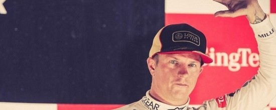 Kimi-Raikkonen-invite-surprise-sur-le-podium-a-Singapour
