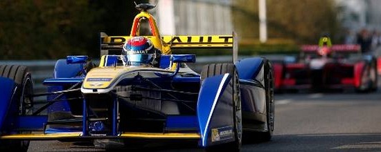 Formule-E-Renault-et-Sebastien-Buemi-survolent-l-ePrix-de-Pekin