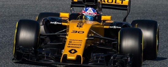 EP-J8-Toro-Rosso-et-Red-Bull-s-illustrent-Renault-plus-discret