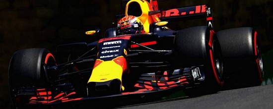 Bakou-Jour-1-Red-Bull-et-son-moteur-Renault-s-illustrent