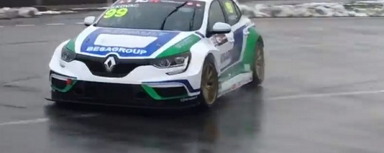 Nouvelle-Renault-Megane-IV-TCR-elle-roule