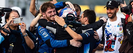 Alpine-et-Renault-goutent-enfin-au-Champagne-grace-a-l-rsquo-Endurance