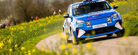 L-Alpine-A290-Rallye-trace-son-chemin-en-silence