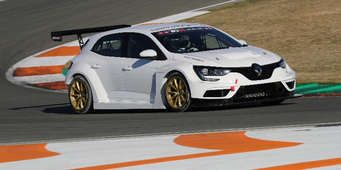 Premiere-apparition-sur-piste-officielle-de-la-Renault-Megane-IV-TCR