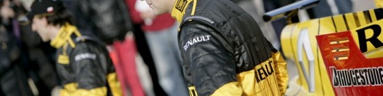 Vitaly-Petrov-au-volant-de-la-Renault-F1-R30-mercredi