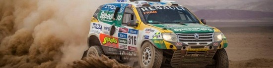 Le-Renault-Duster-Team-place-une-auto-a-l-arrivee-du-Dakar-2015