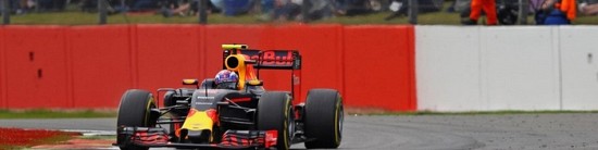 Verstappen-devant-Ricciardo-pour-une-belle-deuxieme-ligne