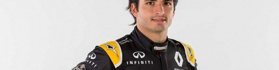 Carlos-Sainz-Jr-s-affiche-avec-ses-nouvelles-couleurs-Renault