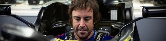 Fernando-Alonso-en-piste-avec-la-R-S-20-aux-essais-d-Abu-Dhabi