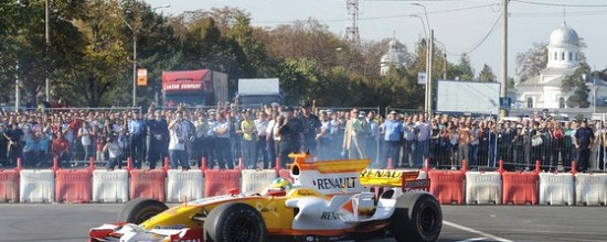 Carton-plein-pour-Renault-a-Bucarest