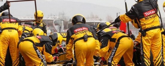 Renault-F1-nous-explique-les-arrets-aux-stands-2010