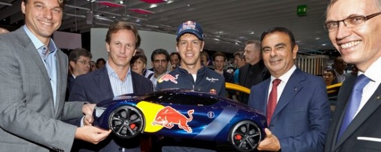 Francfort-2011-S-Vettel-et-C-Horner-sur-le-stand-Renault