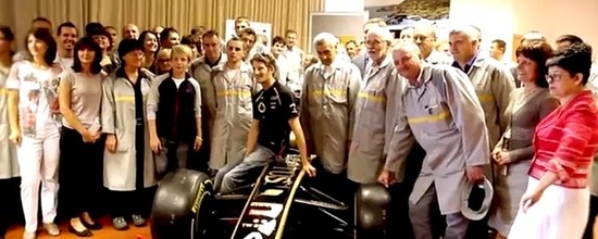 Romain-Grosjean-visite-l-usine-Renault-de-Novo-Mesto