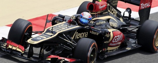 Lotus-Renault-garde-les-pieds-sur-terre