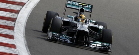 Hongrie-Course-Hamilton-s-impose-devant-trois-moteurs-Renault