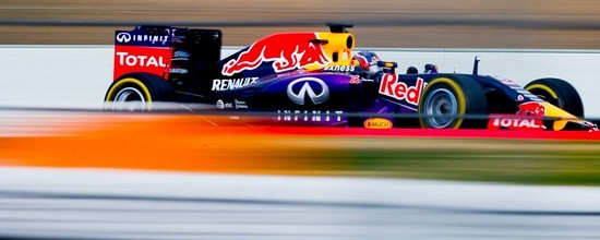 Oliver-Rowland-en-piste-avec-Red-Bull-Renault