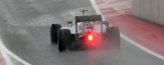 Austin-EL3-Hamilton-mene-la-charge-sous-la-pluie