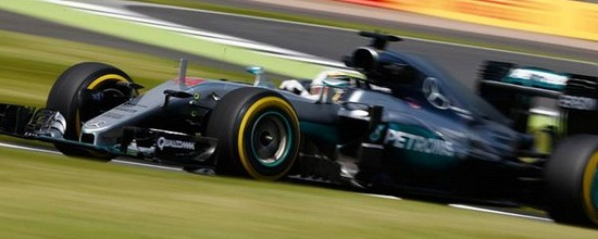 Silverstone-Qualif-Lewis-Hamilton-brille-a-domicile