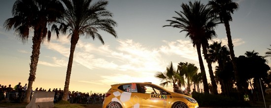 Renault-Sport-Rally-Team-s-illustre-en-Catalogne