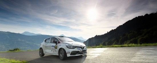 Renault-Sport-Racing-Team-au-depart-du-Rallye-Monte-Carlo