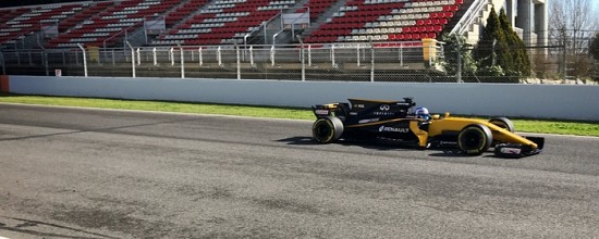 Renault-fait-rouler-sa-RS17-a-Barcelone