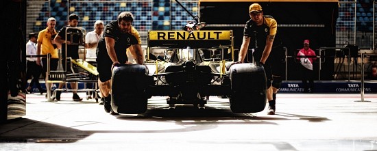 Renault-et-ses-pilotes-font-bloc-face-a-l-adversite