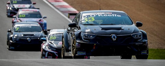 Renault-debute-positivement-son-aventure-en-WTCR