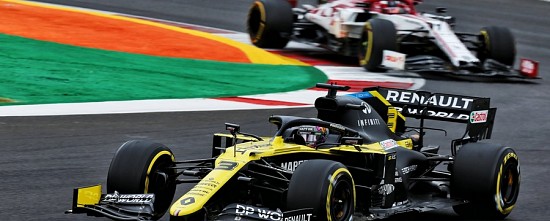 Imola-EL-les-Renault-dans-le-match-Mercedes-devant