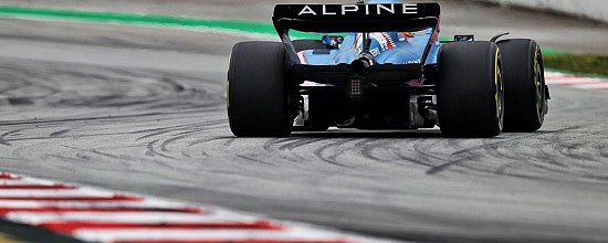 La-nouvelle-Alpine-Renault-A523-en-piste-a-Silverstone